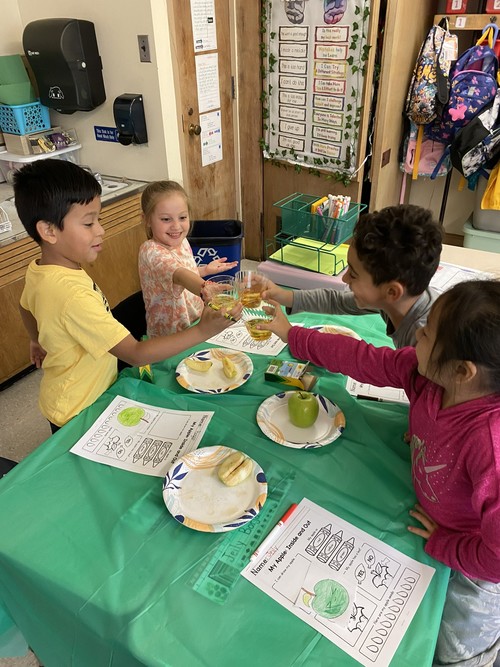 Fifth Avenue students learned about apples.