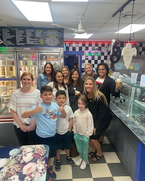Fifth Avenue families attended an ice cream fundraiser.