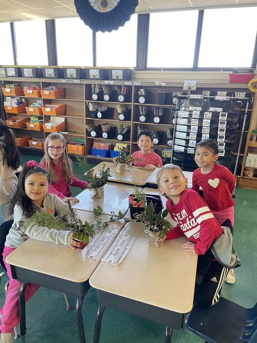 Fifth Avenue students created centerpieces.