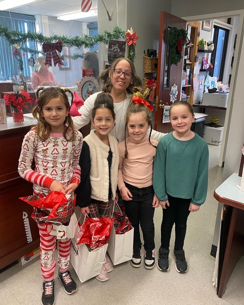 Fifth Avenue students celebrated Grinch Day.