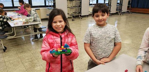Fifth Avenue students learned how lizards adapt.