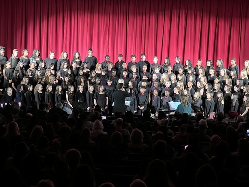 Middle School students performed a concert.