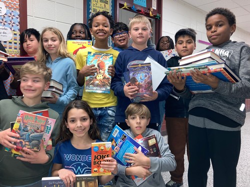 Gardiner Manor students received books.